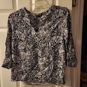 Anne Carson Black and White Leaf Print Women's Top